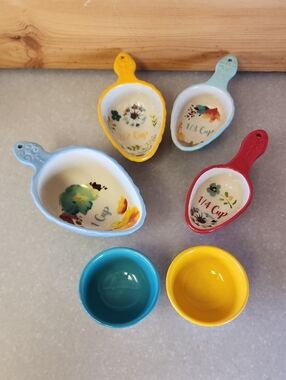 6 Pcs. The Pioneer Woman, Colorful Ceramic Measuring Spoon Set w/ Dipping Bowls.